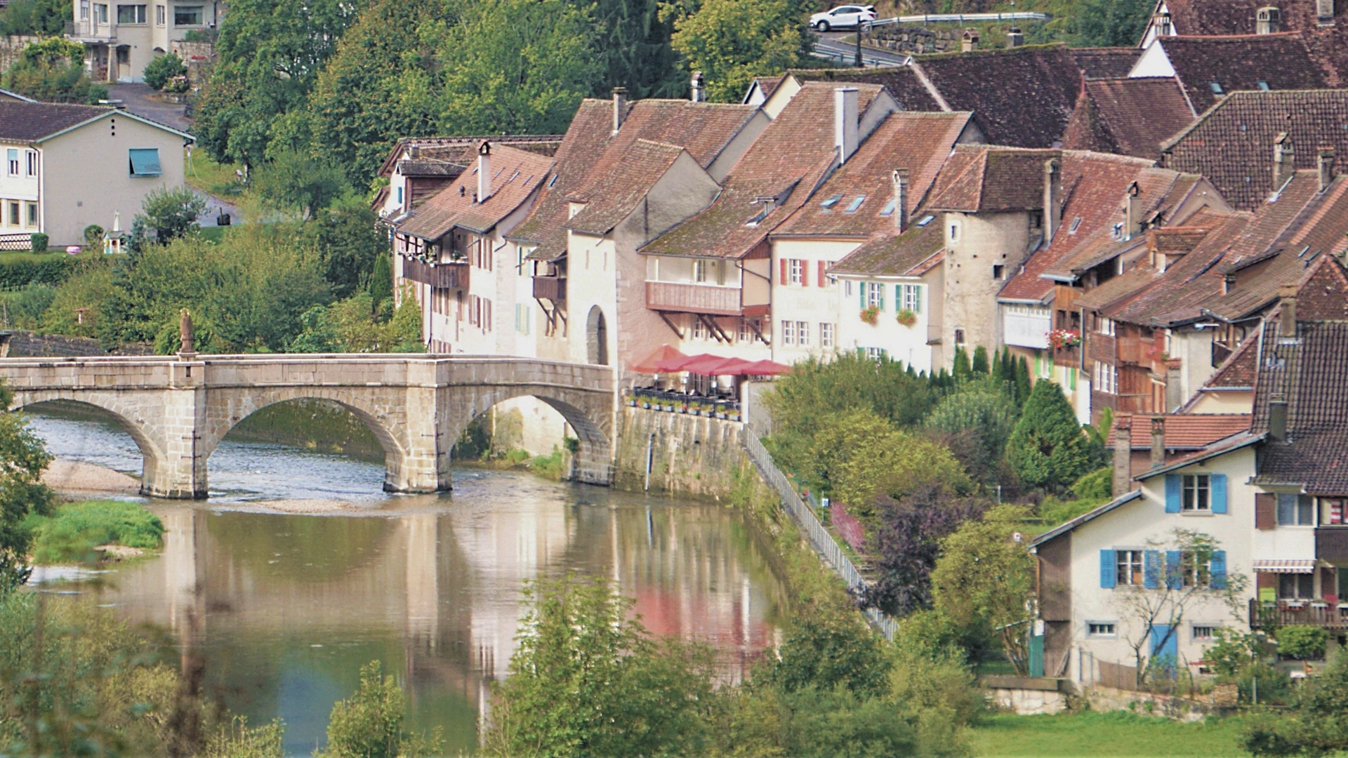 Altstadt von Saint-Ursanne am Doubs – Historische Stadtführungen durch die mittelalterlichen Städte der Schweiz