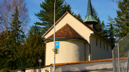 La chiesa di Chalière commentata nella visita guidata di Chalière, Moutier-Grandval.